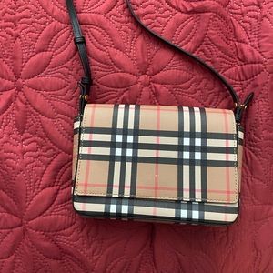 Burberry crossbody purse